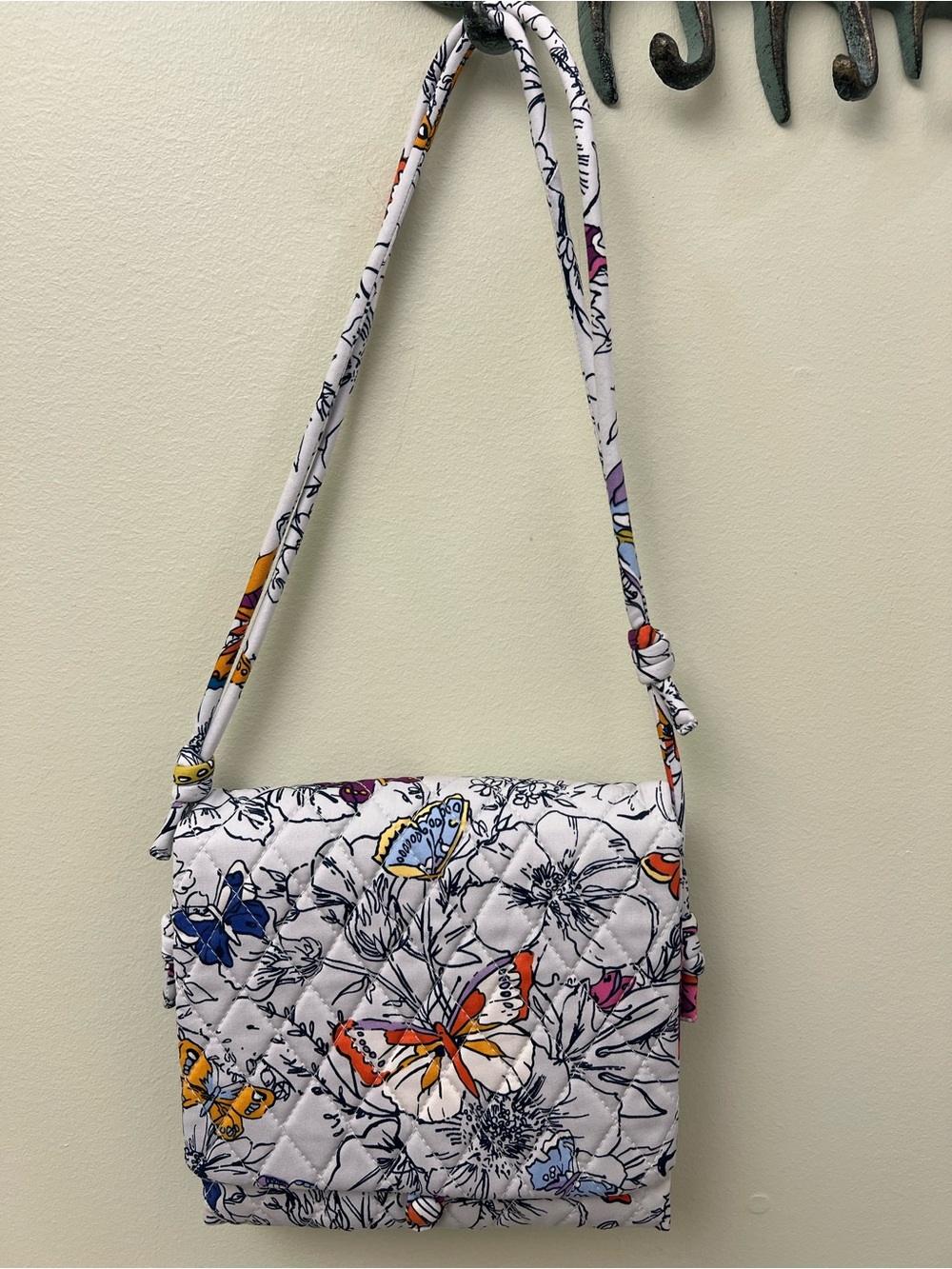 Vera Bradley Wing & Bloom Floral & Butterfly Crossbody/ shoulder bag EUC